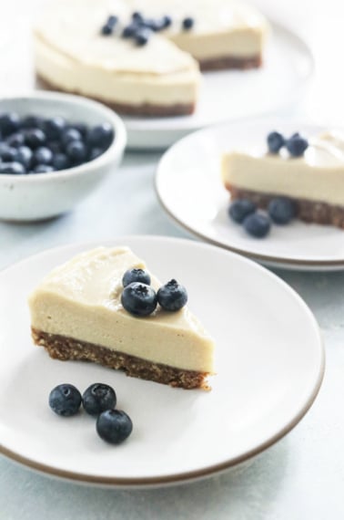 cashew cheesecake with blueberries