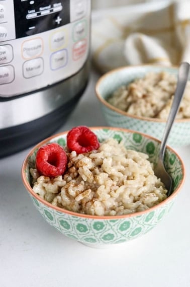 instant pot rice pudding with raspberries