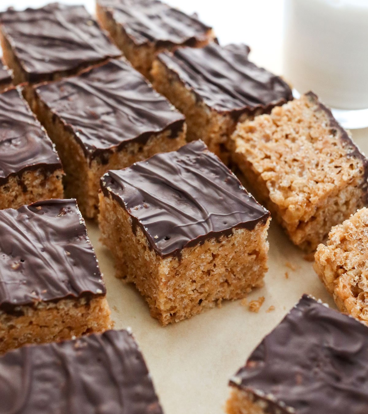 peanut butter rice crispy bars topped with chocolate and sliced.