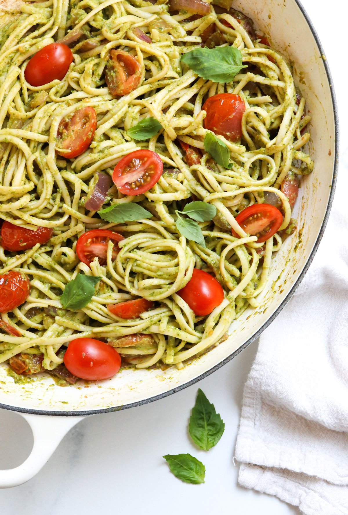 pesto pasta with tomatoes and fresh basil